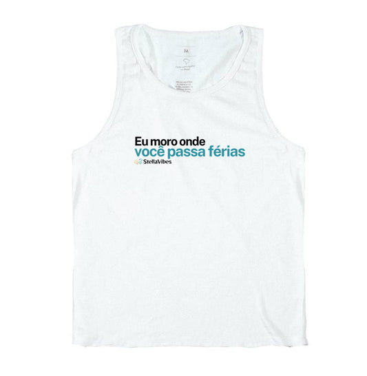 Regata Eu Moro Onde Você Passa Férias (Branca / Cinza)